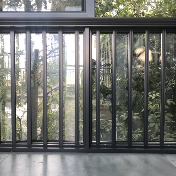 伊盾門窗兒童安全防護(hù)欄，給孩子加裝一道居家安全屏障！